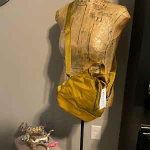 Athleta  excursion crossbody bag